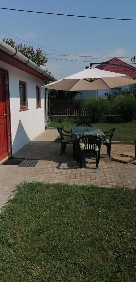 Csonakos Vendeghaz Guest House Tiszafüred Екстериор снимка